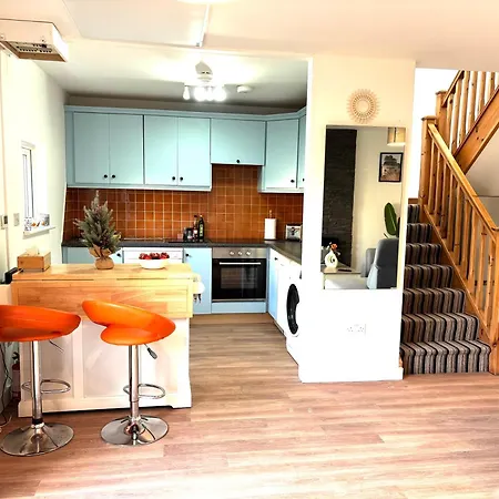 빌라 Seascape Bliss - My Joyful Coastal Retreat In Youghal's Heart - Family Friendly - Long Term Price Cuts 욜